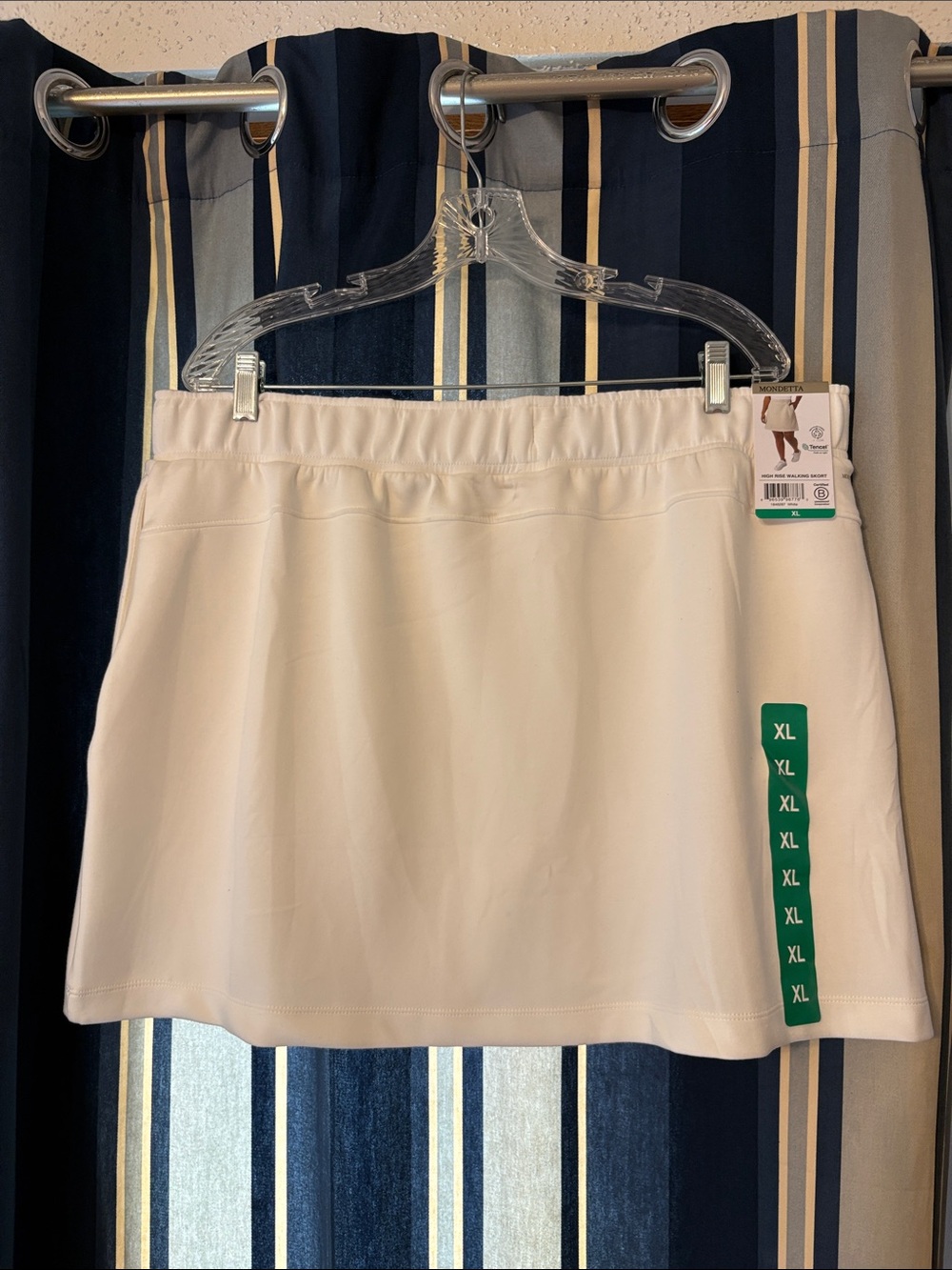 Mondetta walking skort, soft white, size XL. NWT.